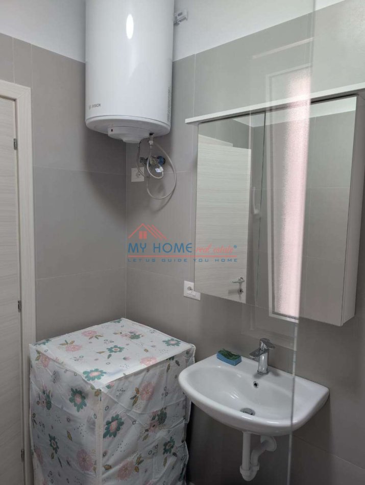 Tirane, jepet me qera apartament 2+1+Ballkon Kati 2, 96 m² 700 € (River Residence)