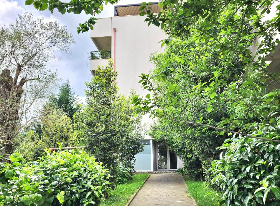 SHITET: ⚡️Ultra Apartament 2+1+1Wc & 1 Ballkon + 2 Poste parkimi EXTRA ÇMIMIT në Residencën ROSE GARDEN- TEG - Tiranë 📍