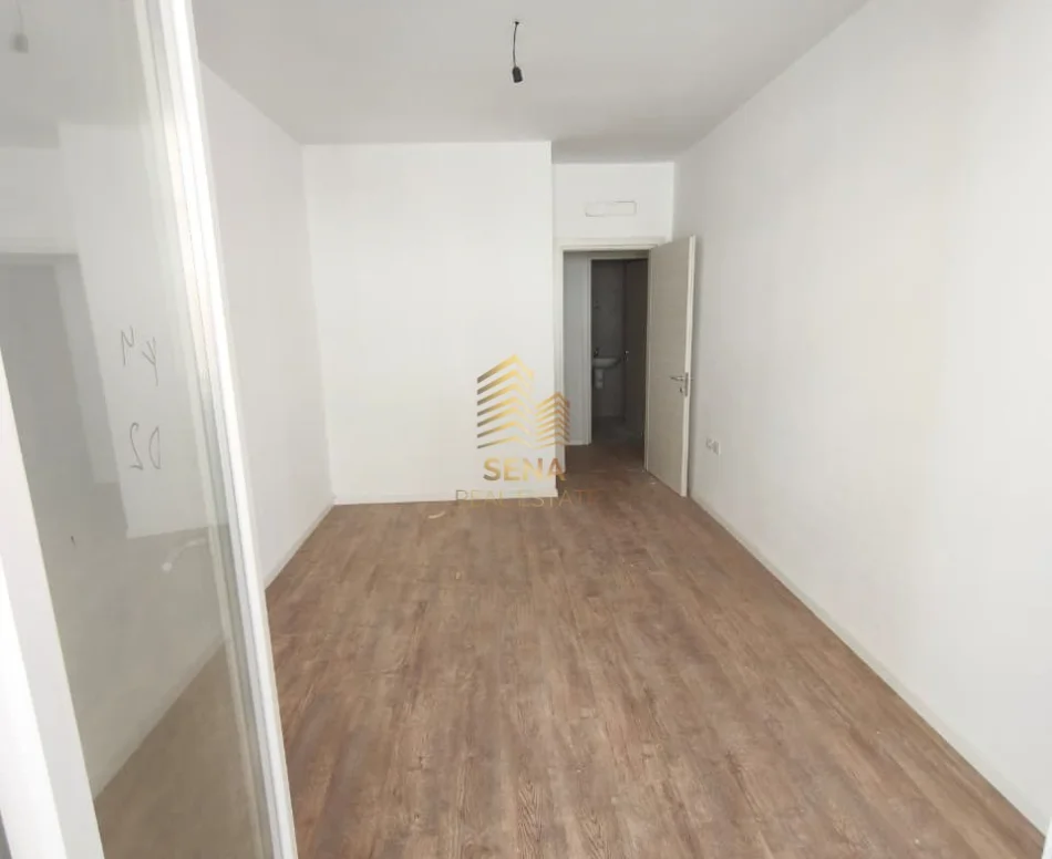 Tirane, shitet apartament 1+1+Ballkon Kati 4, 82 m² 142.000 € (Laprake, Kompleksi E-88)