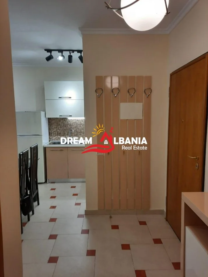 Tirane, jepet me qera apartament 1+1 , 70 m² 650 € (tek Kopeshti zoologjik prane mbikalimit)