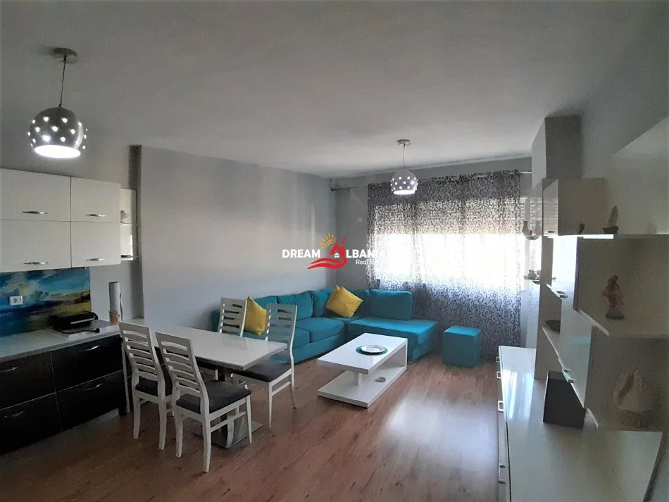 Tirane, jepet me qera apartament 1+1 Kati 8, 75 m² 700 € (prane Kompleksit Panorama)