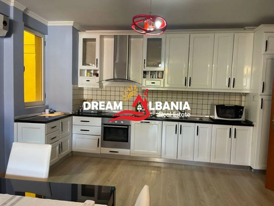 Tirane, jepet me qera apartament 2+1+Ballkon Kati 6, 140 m² 1.000 € (ne Rrugen e Durresit prane Ring Center)