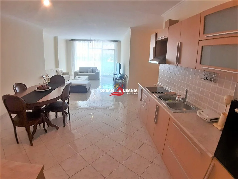 Tirane, jepet me qera apartament 3+1 , 154 m² 700 € (prane vilave Gjermane)