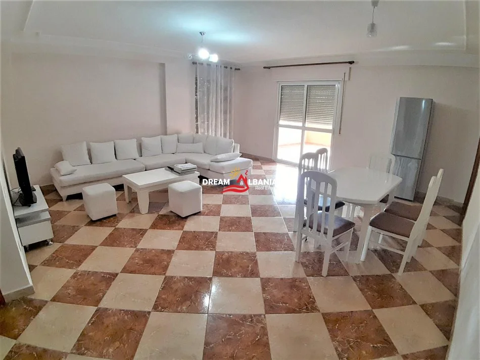 Tirane, jepet me qera apartament 3+1 , 140 m² 900 € (ne zonen e Don Boskos prane Kompleksit Vizion +)