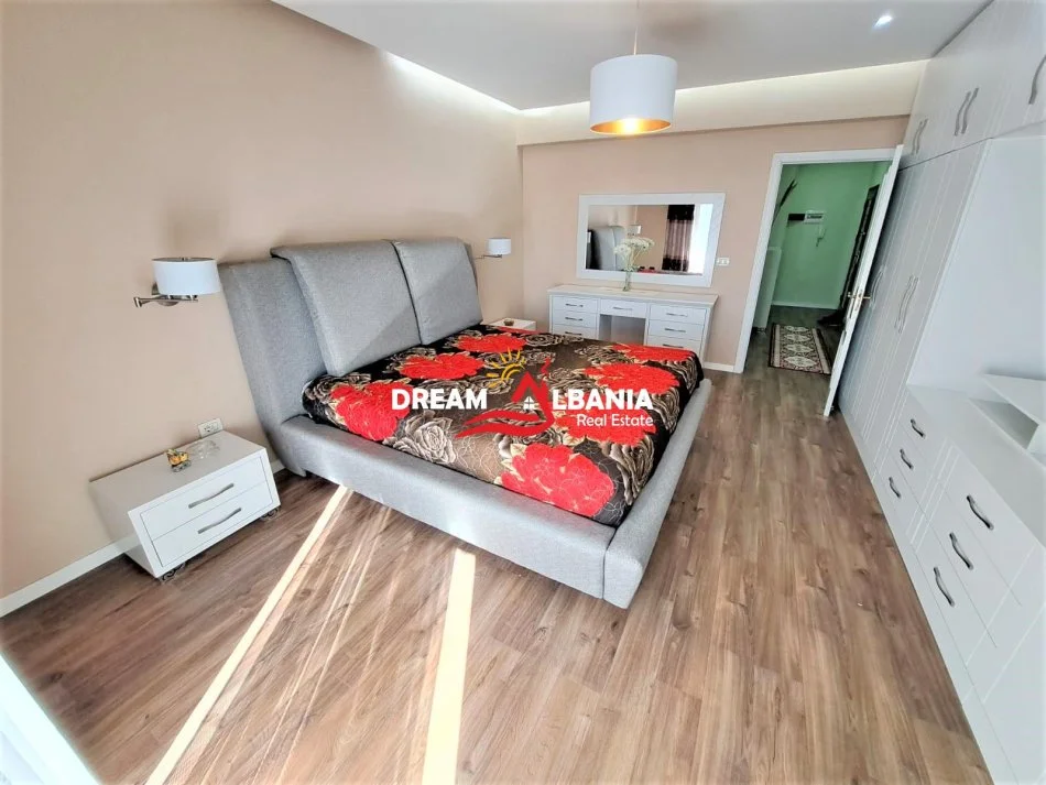 Tirane, jepet me qera apartament 2+1 , 99 m² 600 € (ne rrugen Dritan Hoxha tek kullat Hawai)