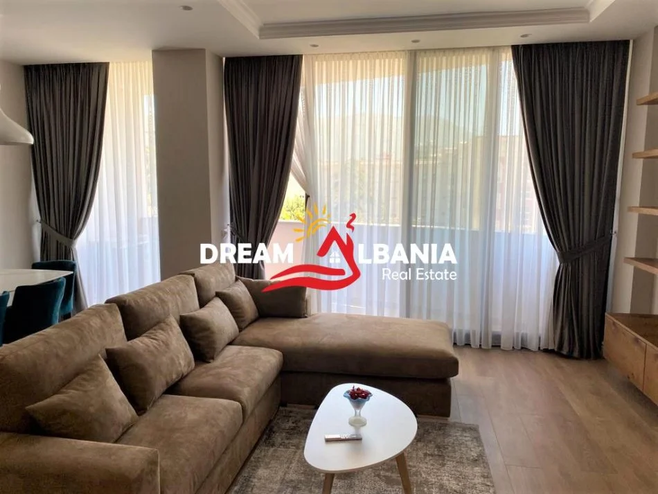 Tirane, jepet me qera apartament 3+1+Ballkon Kati 5, 140 m² 2.000 € (ne Bllok, prane Credins Bank)