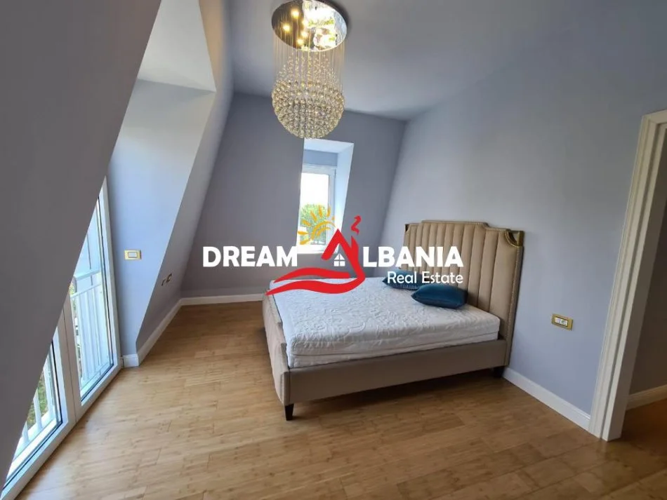 Tirane, jepet me qera apartament 3+1 Kati 2, 209 m² 2.500 € (tek “Joy Rezidenc” prane TEG)