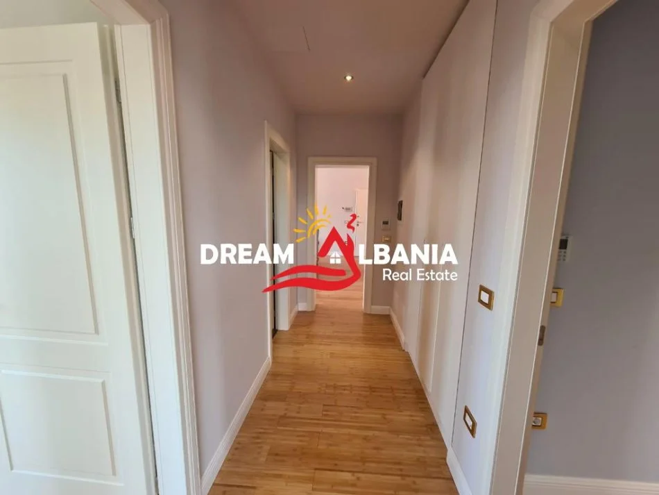 Tirane, jepet me qera apartament 3+1 Kati 2, 209 m² 2.500 € (tek “Joy Rezidenc” prane TEG)