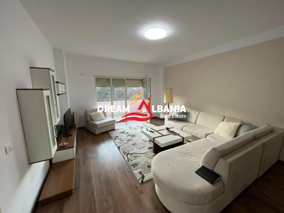 Tirane, jap me qera apartament 2+1 , 120 m² 750 € (tek Kopshti Botanik ne afersi te Green Market)