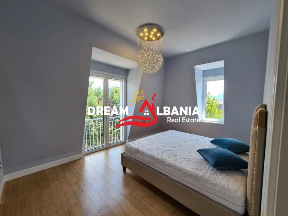 Tirane, jepet me qera apartament 3+1 Kati 2, 209 m² 2.500 € (tek “Joy Rezidenc” prane TEG)