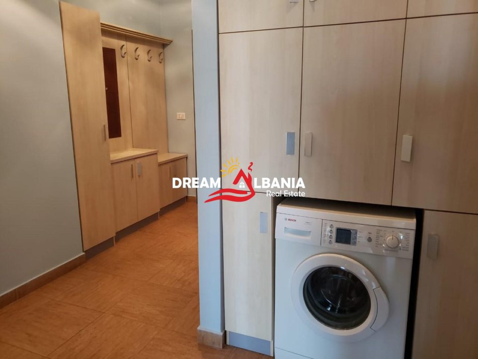 Tirane, jepet me qera apartament 1+1 , 90 m² 800 € 