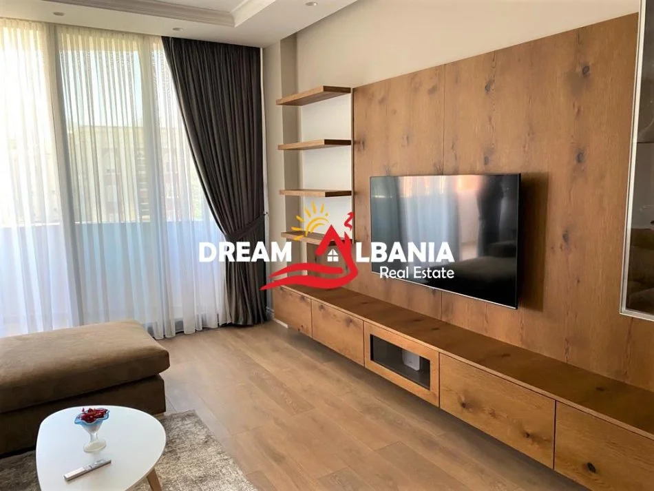 Tirane, jepet me qera apartament 3+1+Ballkon Kati 5, 140 m² 2.000 € (ne Bllok, prane Credins Bank)