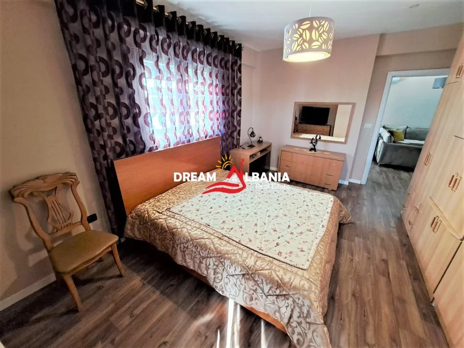 Tirane, jepet me qera apartament 2+1 , 99 m² 600 € (ne rrugen Dritan Hoxha tek kullat Hawai)