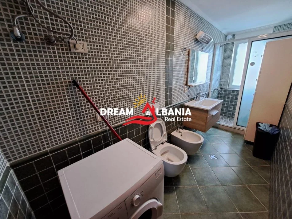 Tirane, jepet me qera apartament 1+1 , 70 m² 550 € 
