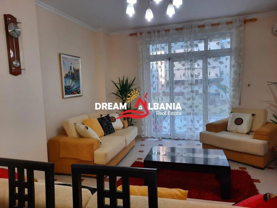 Tirane, jepet me qera apartament 1+1 , 70 m² 650 € (tek Kopeshti zoologjik prane mbikalimit)