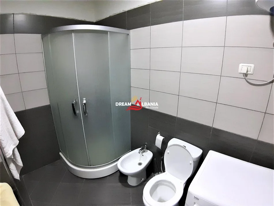 Tirane, jepet me qera apartament 1+1 Kati 8, 75 m² 700 € (prane Kompleksit Panorama)