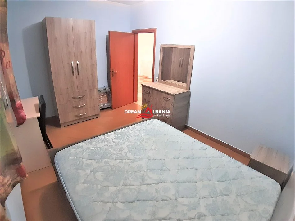 Tirane, jepet me qera apartament 3+1 , 140 m² 900 € (ne zonen e Don Boskos prane Kompleksit Vizion +)