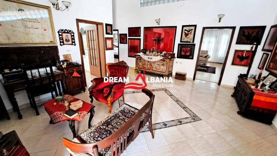 jepet me qera 4+1+Ballkon Kati 3, 250 m² 800 € (Ne rrugen Don Bosko - ID 4231390)