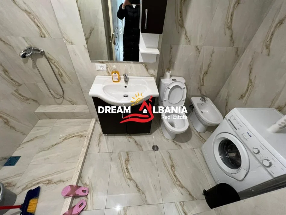 Tirane, jap me qera apartament 2+1 , 120 m² 750 € (tek Kopshti Botanik ne afersi te Green Market)