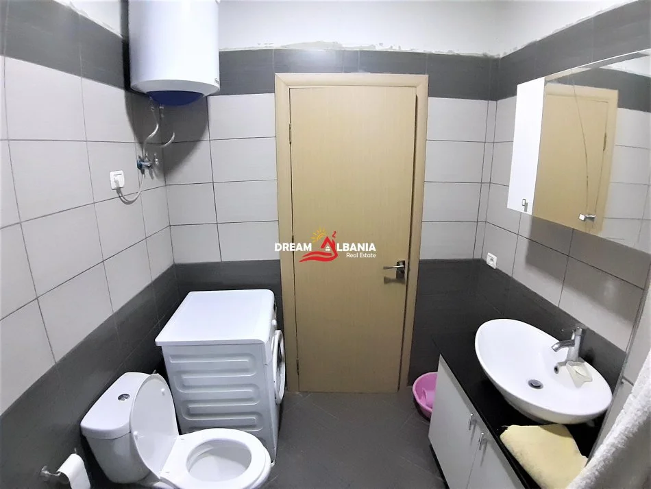 Tirane, jepet me qera apartament 1+1 Kati 8, 75 m² 700 € (prane Kompleksit Panorama)