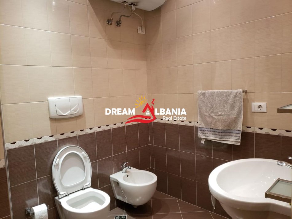 Tirane, jepet me qera apartament 1+1 , 90 m² 800 € 