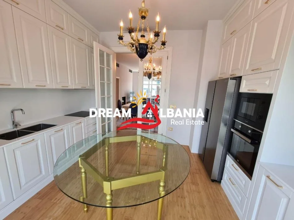 Tirane, jepet me qera apartament 3+1 Kati 2, 209 m² 2.500 € (tek “Joy Rezidenc” prane TEG)