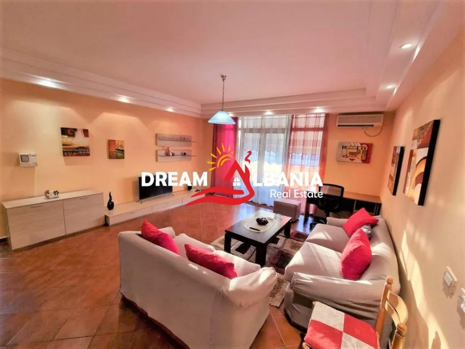 Tirane, jepet me qera apartament 2+1 , 110 m² 600 € (Bulevardin Zogu I)