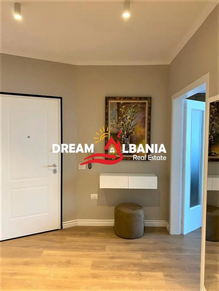 Tirane, jepet me qera apartament 3+1+Ballkon Kati 5, 140 m² 2.000 € (ne Bllok, prane Credins Bank)