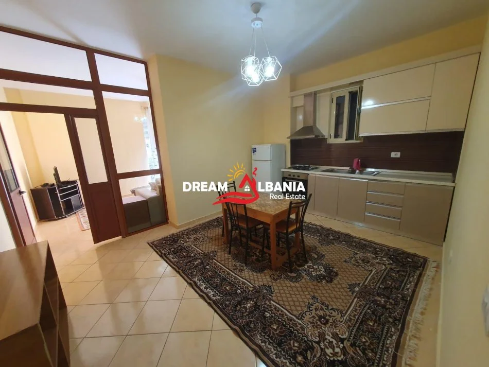 Tirane, jepet me qera apartament 2+1 Kati 2, 77 m² 450 € (ne Fresk prane furre buke Melisa)