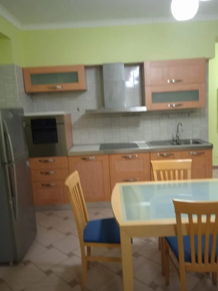 Tirane, jepet me qera apartament 2+1 , 74 m² 650 € (Gjon Muzaka)