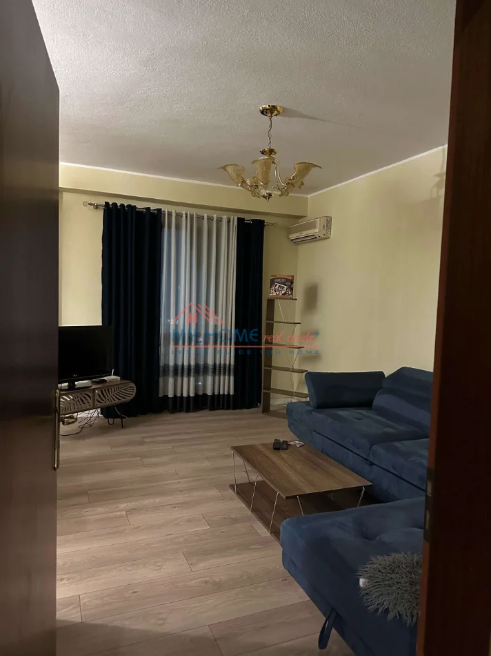 Tirane, jepet me qera apartament 1+1+Ballkon Kati 3, 80 m² 520 € (Bulevardi Zhan D'Ark)
