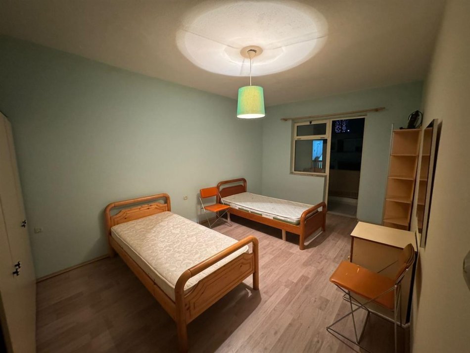 Tirane, jepet me qera apartament 2+1+Ballkon Kati 5, 80 m² 500 € (Ish Ekspozites)