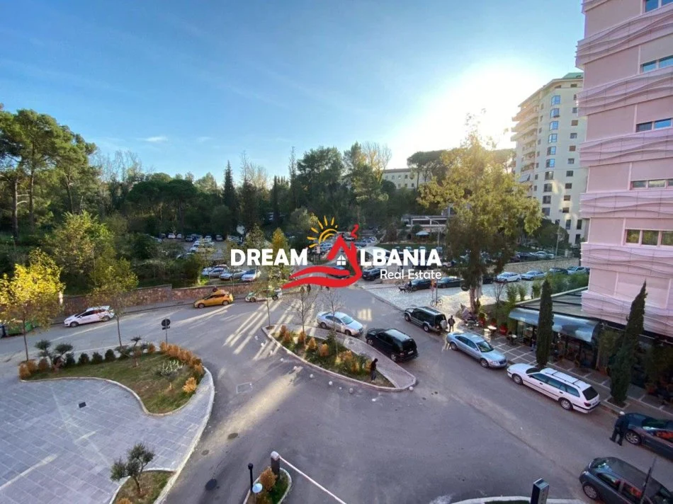 Tirane, jepet me qera apartament 3+1 , 183 m² 700 € (ne Rrugen e Elbasanit, prane Shkolles se Baletit)