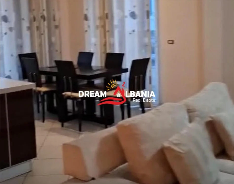 Tirane, jepet me qera apartament 3+1 , 152 m² 620 € (Selite)