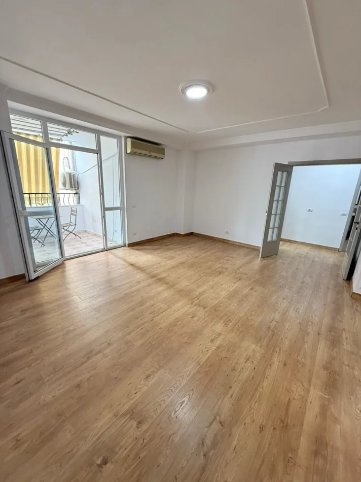 Shqiperi, jepet me qera apartament 2+1 Kati 3, 106 m² 1.000 € (BLLOK)