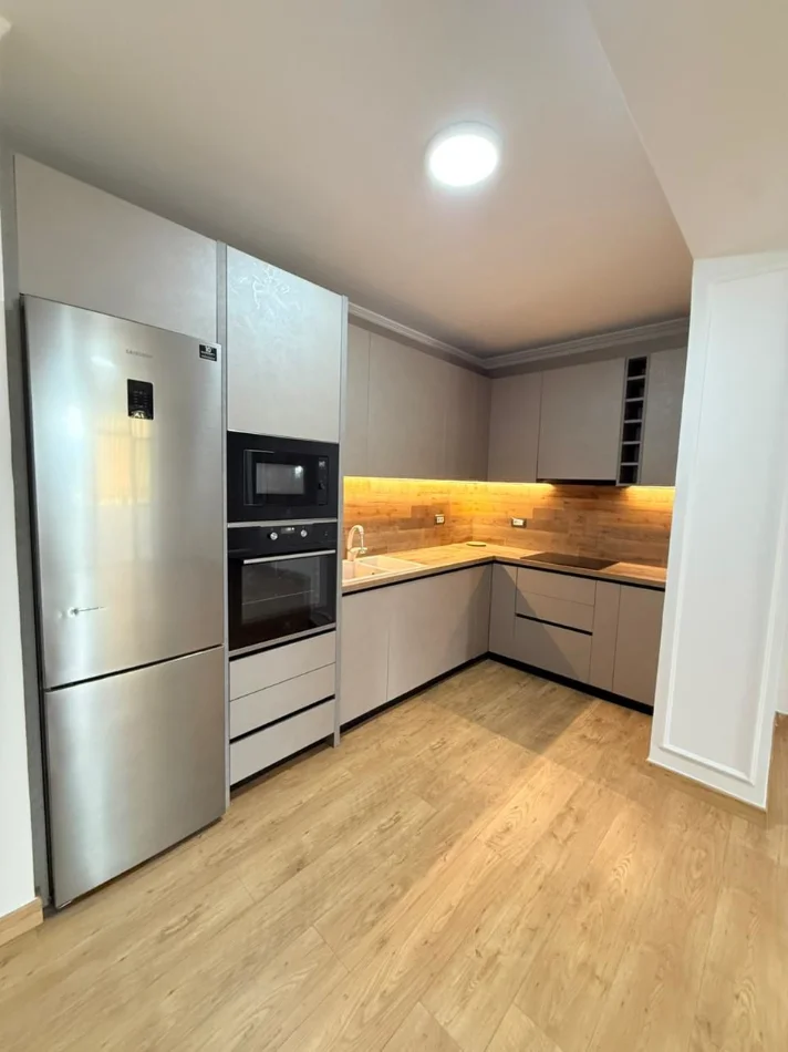 Shqiperi, jepet me qera apartament 2+1 Kati 3, 106 m² 1.000 € (BLLOK)