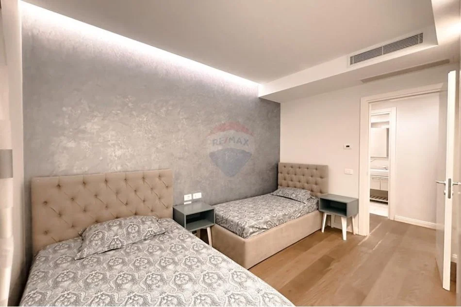 Tirane, jepet me qera apartament 2+1 Kati 2, 122 m² 1.400 € (Deliorgji)