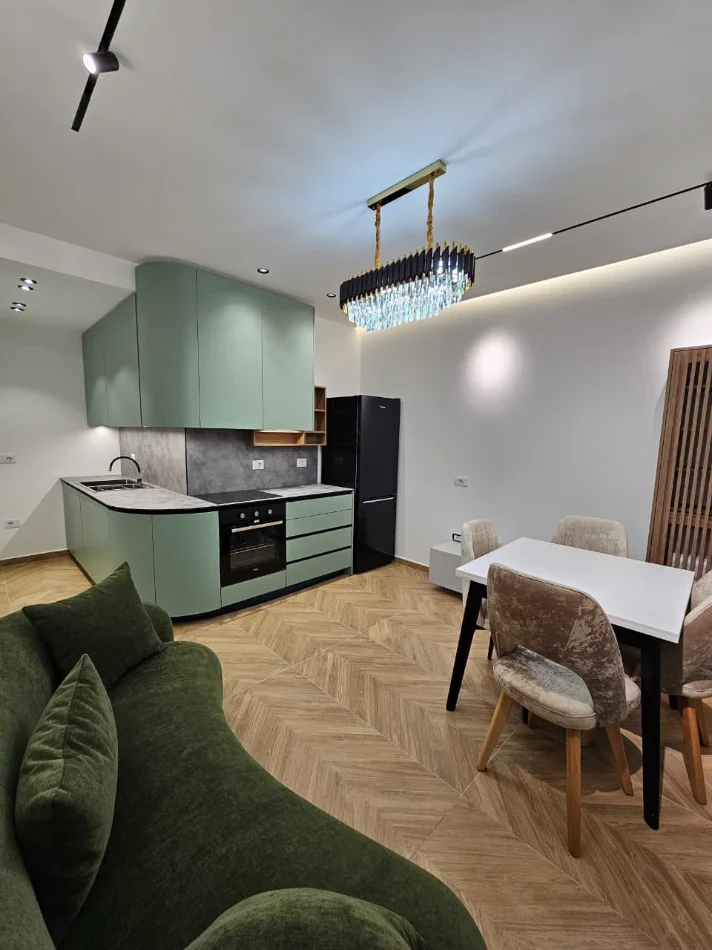 Tirane, shitet apartament 3+1+Aneks+Ballkon Kati 1, 130 m² 311.856 € (oasis)