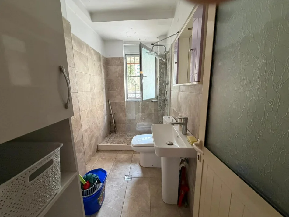 Shqiperi, jepet me qera apartament 2+1 Kati 2, 62 m² 650 € 