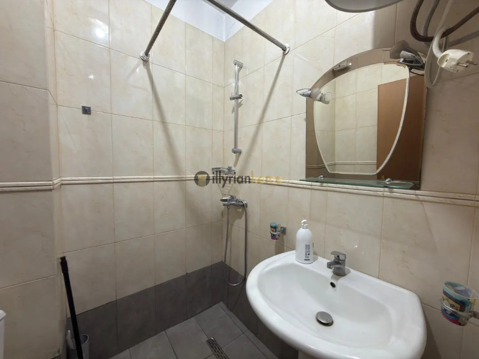Tirane, shitet apartament 1+1+2 Ballkone Kati 2, 78 m² 179.000 € (“Pazari i Ri”, Tiranë)