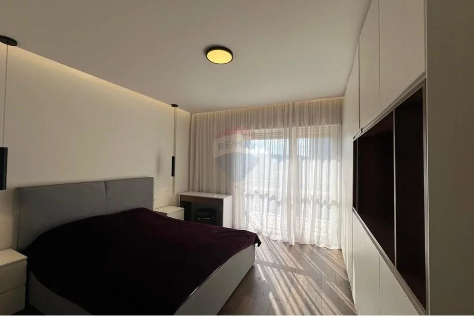 Tirane, jepet me qera apartament 3+1 Kati 10, 153 m² 2.200 € (Ambasada Amerikane)