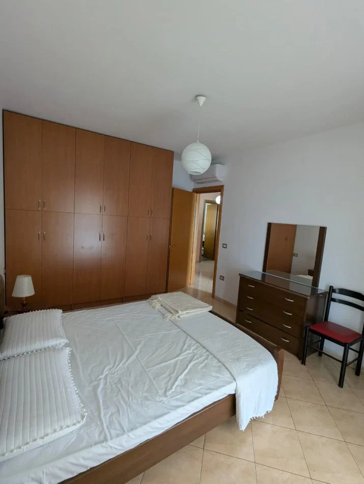 Tirane, jepet me qera apartament 2+1+Ballkon Kati 8, 104 m² 820 € (Zogu i zi)