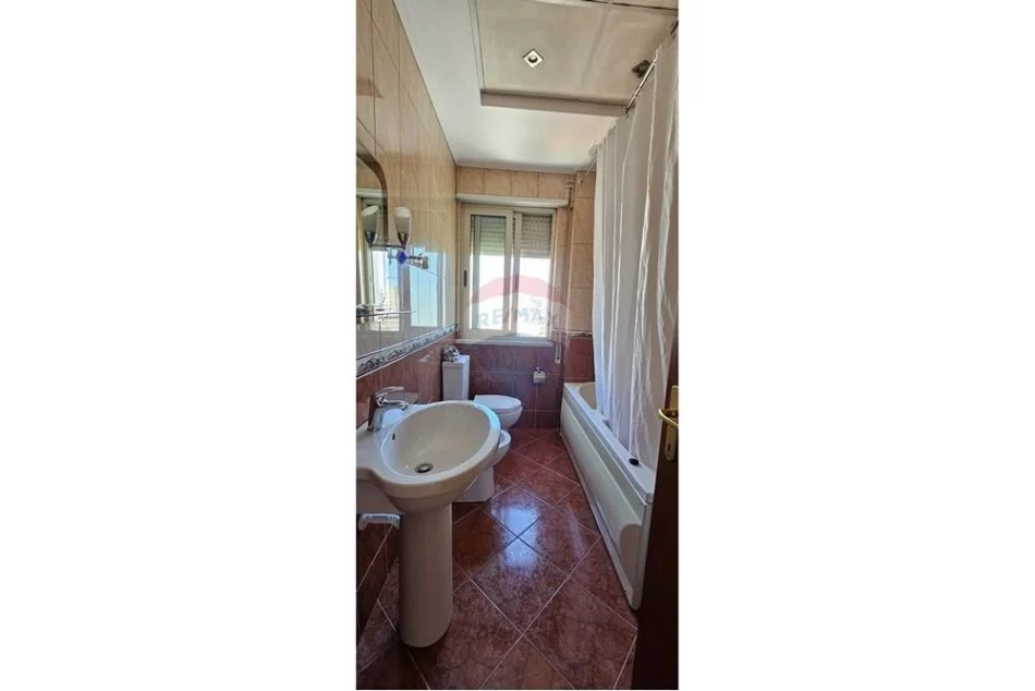 Tirane, jepet me qera apartament 2+1 Kati 4, 115 m² 600 € (Don Bosko)