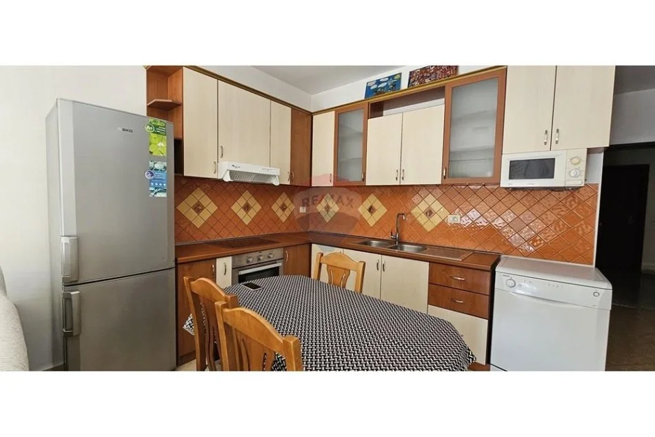 Tirane, jepet me qera apartament 2+1 Kati 4, 115 m² 600 € (Don Bosko)