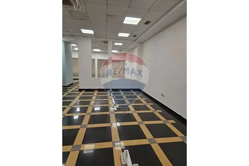 Tirane, jepet me qera zyre Kati 3, 106 m² 1.200 € (Rruga e Barrikadave)