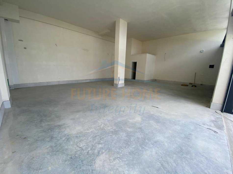 Tirane, jepet me qera vetem 1 dhome Kati 0, 112 m² 700 € 