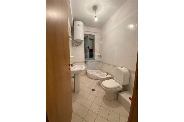 Tirane, shitet apartament 1+1+BLK Kati 6, 60 m² 65.000 Euro (Spitali Hygeia)