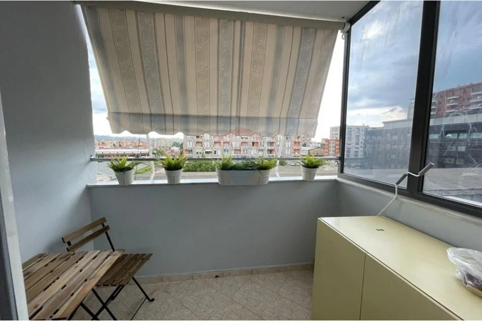 Tirane, jepet me qera apartament 2+1+Aneks+Ballkon Kati 4, 108 m² 800 € (Zogu Zi)