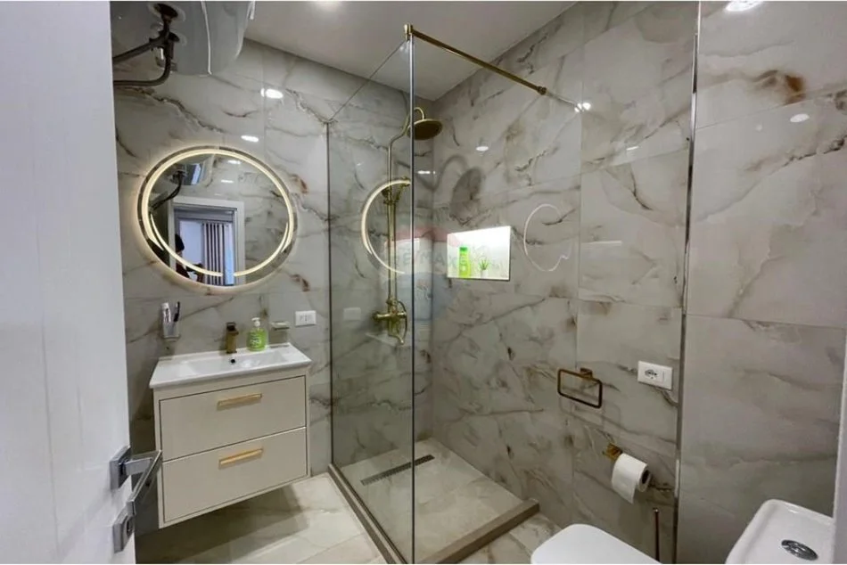 Tirane, jepet me qera apartament 2+1+Aneks+Ballkon Kati 4, 108 m² 800 € (Zogu Zi)