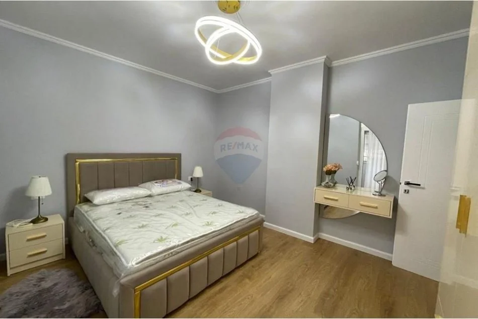 Tirane, jepet me qera apartament 2+1+Aneks+Ballkon Kati 4, 108 m² 800 € (Zogu Zi)